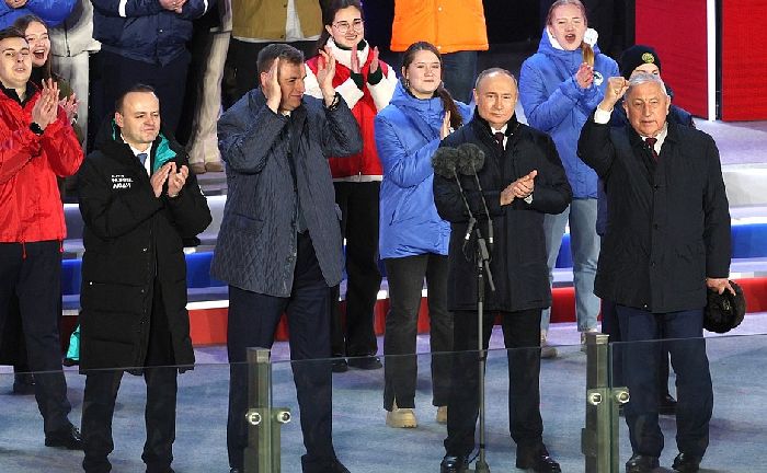 Mosca – Il presidente Vladimir Putin al concerto in occasione del 10° anniversario della riunificazione della Crimea e di Sebastopoli con la Russia.